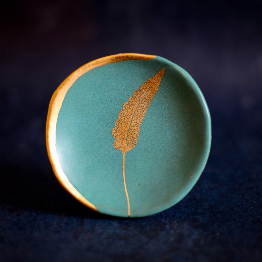 Black Ring Dish with Gold Fern